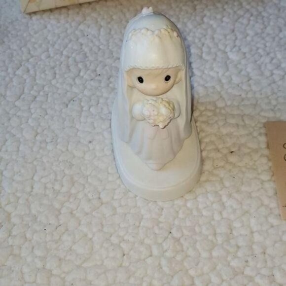 Precious Moments Vintage God Bless the Bride E2832 Porcelain Figurine in Box - Picture 3 of 7